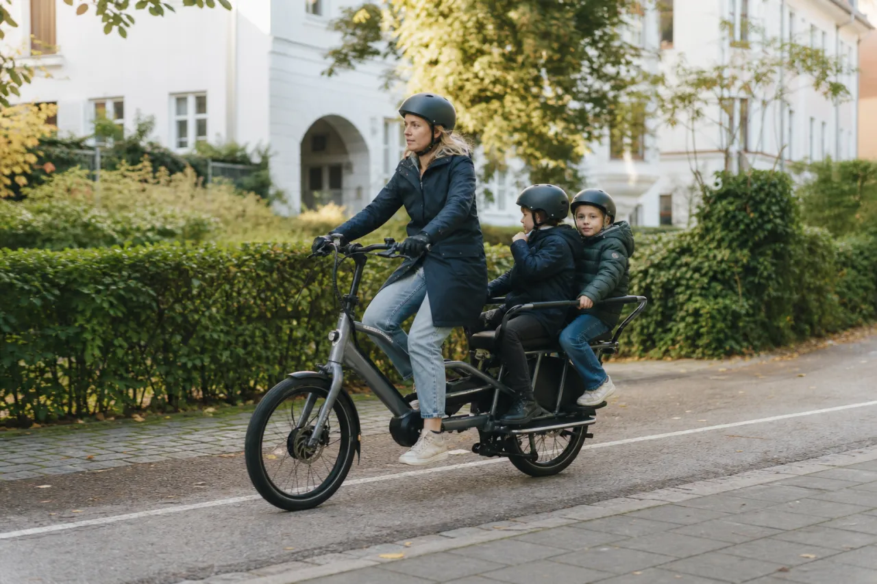 Longtail-elcykel i test: smal, lätt och rymmer två barn